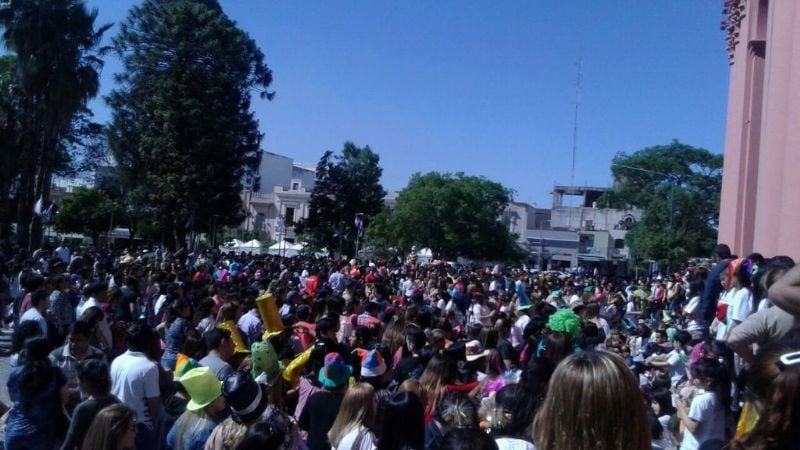 Alumnos del Colegio Quintana le ponen color a las calles