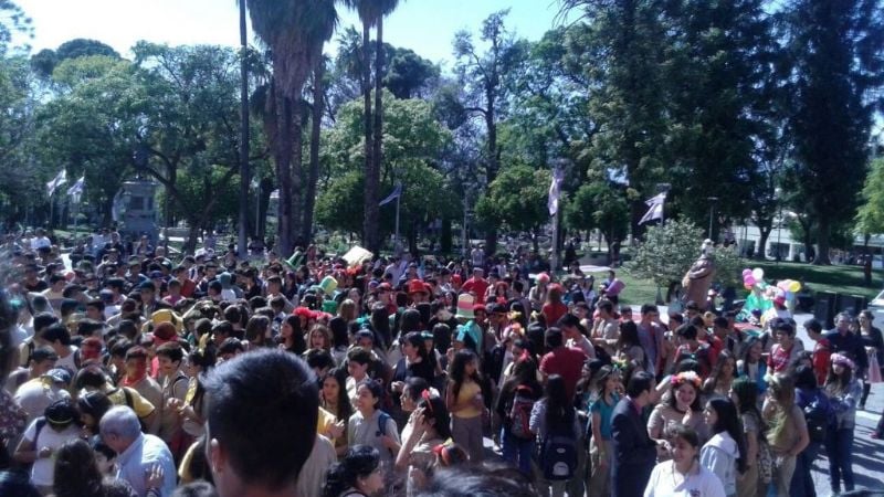 Alumnos del Colegio Quintana le ponen color a las calles
