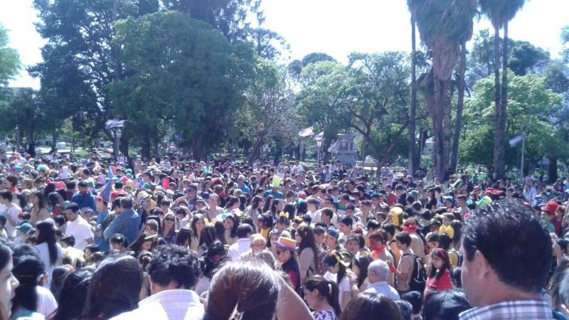 Alumnos del Colegio Quintana le ponen color a las calles