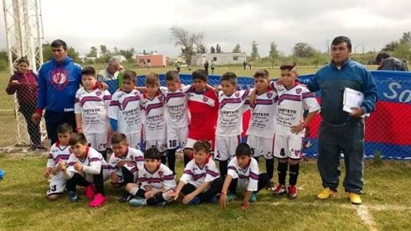La Escuela de Fútbol “Soy Indio” viajó a Santa Fe
