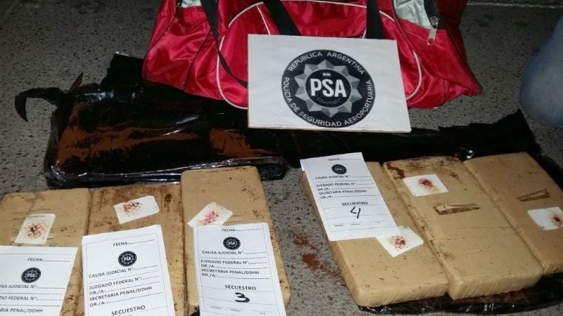 Detuvieron a una mujer en Tucumán por transportar droga en su equipaje
