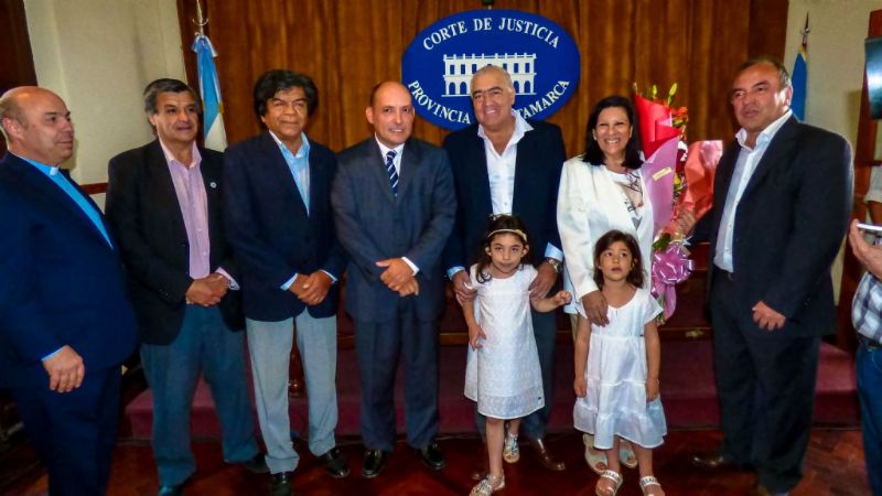 Gutiérrez y senadores en la asunción de los nuevos miembros de la Corte