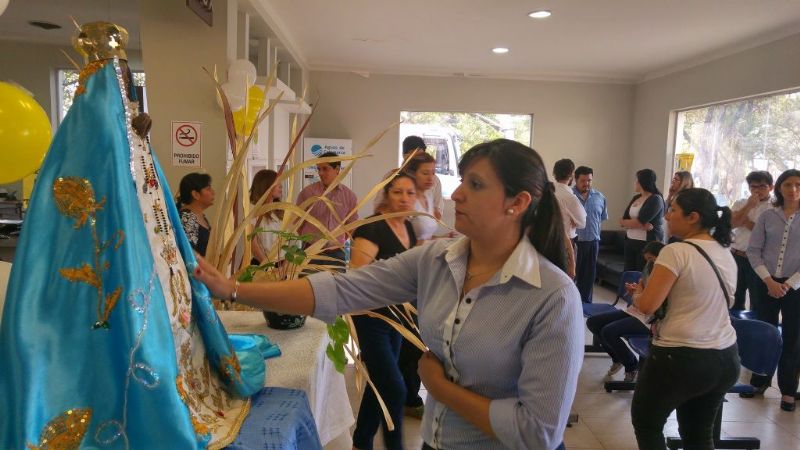 La imagen de la Virgen del Valle visita las oficinas de Aguas de Catamarca