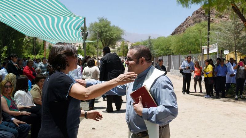Un sacerdote le pidió a Lucía que haga lo "políticamente incorrecto"