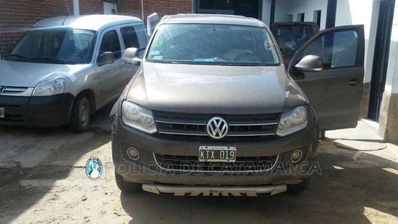 En persecución detienen a personas que transportan mercadería ilegal