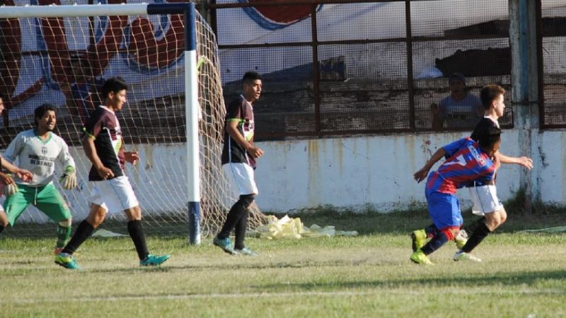 Triunfos de S. Rojas y de Obreros por el 2do. ascenso chacarero