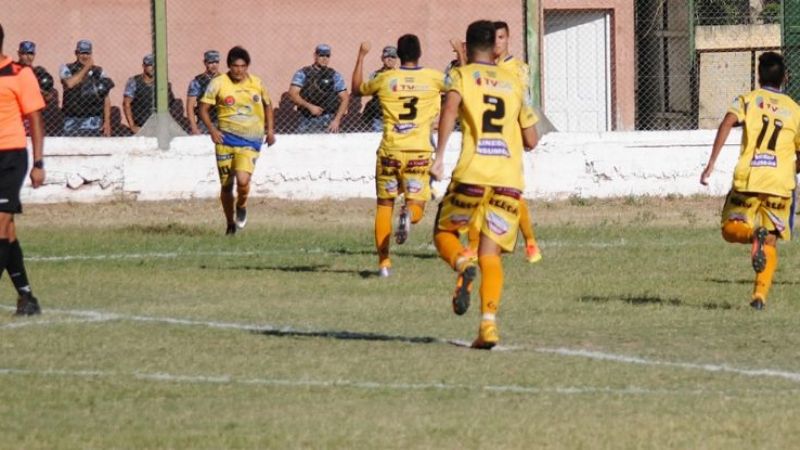 Policial igualó con Comercio, que ganó la zona, y caída de “Defe”