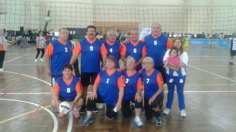 Adultos mayores con podios en los “Evita”