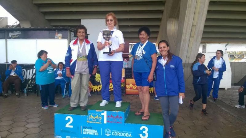 Adultos mayores con podios en los “Evita”