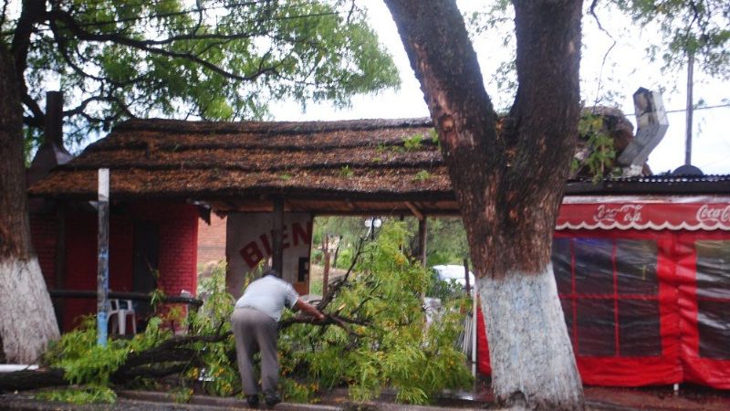 Inusitado y fuerte temporal de lluvia y viento en Valle Viejo
