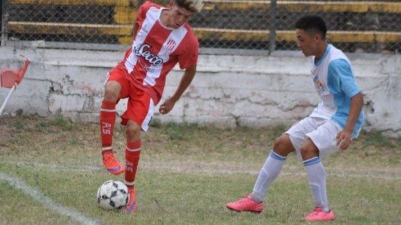 Defensores goleó 4-1 a Juventud y da pelea por el 2do. puesto