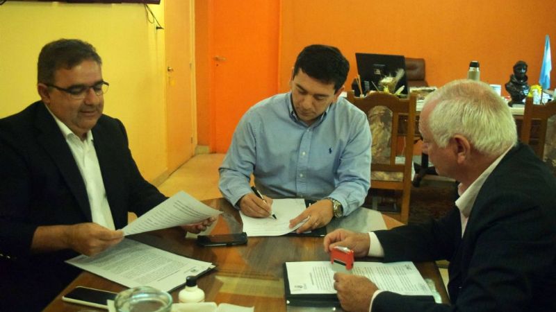 Intendentes firman acuerdo por obras viales