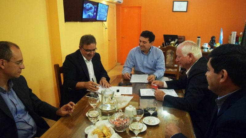 Intendentes firman acuerdo por obras viales