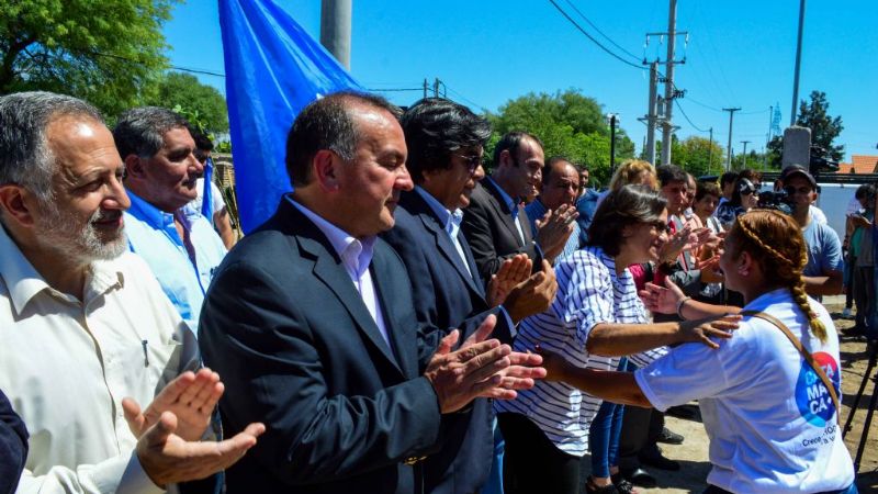 Senadores acompañaron entrega de viviendas en Pozo El Mistol