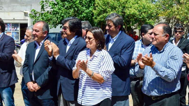 Senadores acompañaron entrega de viviendas en Pozo El Mistol
