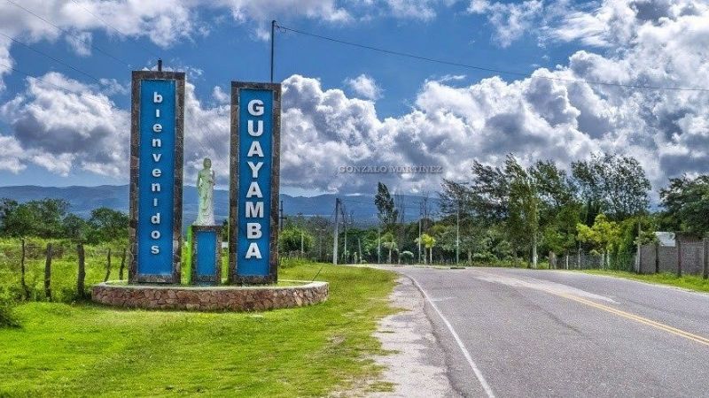 Trasladan de urgencia a un adolescente que se accidentó en moto