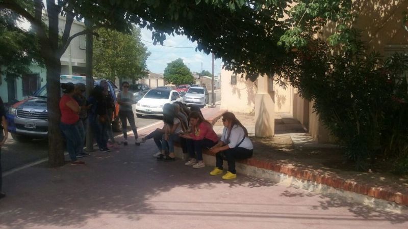 Indagan al policía golpeador: La mujer asegura que le pidieron que no lo denuncie