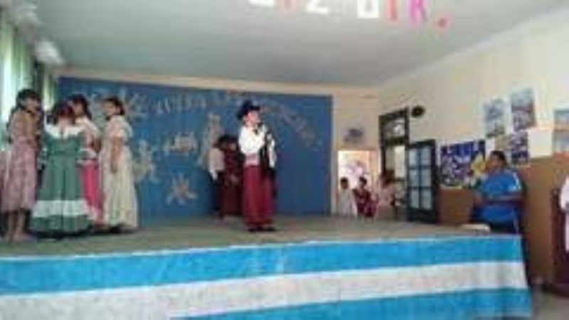 Alumnos de Mutquín festejaron el "Día de la Tradición"