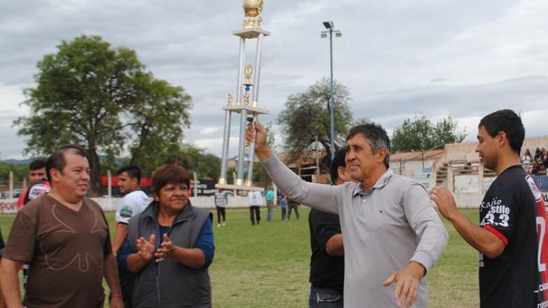 Defensores de Esquiú es el campeón del Anual chacarero