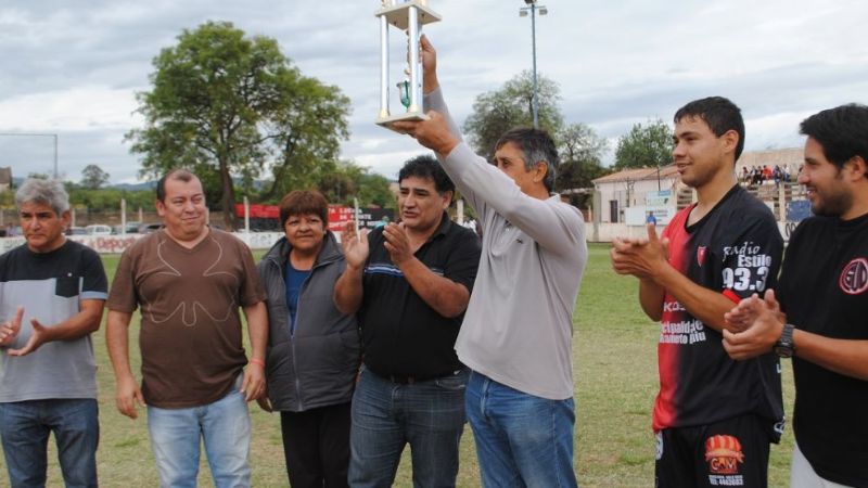 Defensores de Esquiú es el campeón del Anual chacarero