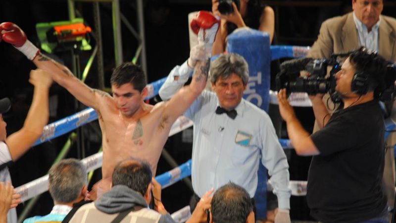 Por KOT en el 5to., el “Zurdo” retuvo la faja nacional Welter