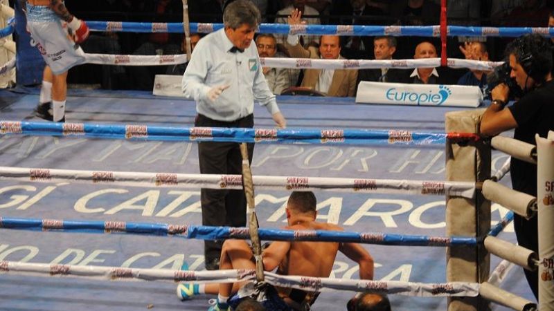 Por KOT en el 5to., el “Zurdo” retuvo la faja nacional Welter