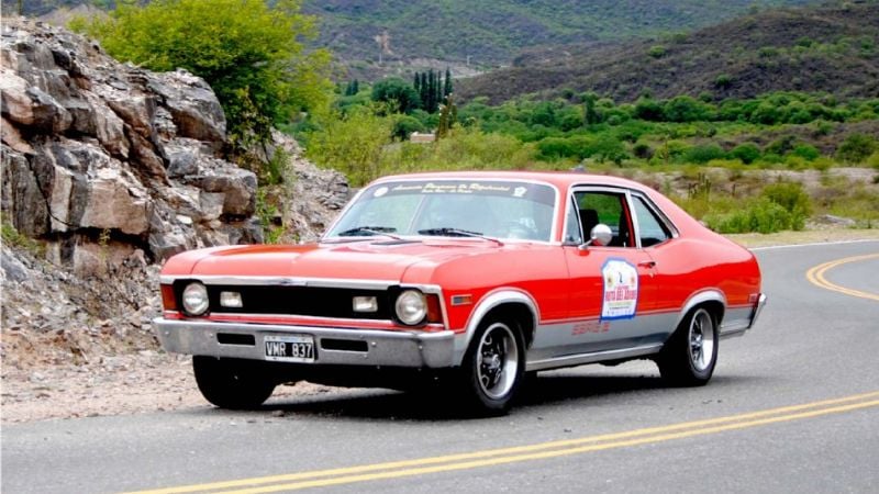 Los Autos de Época completaron la 5ta edición de la Ruta del Adobe