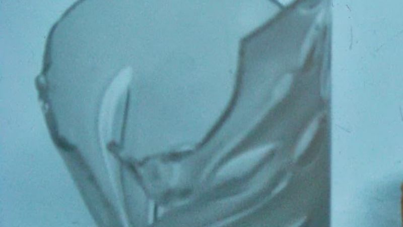 Una mujer se defendió hiriendo en la cabeza a su pareja con un florero