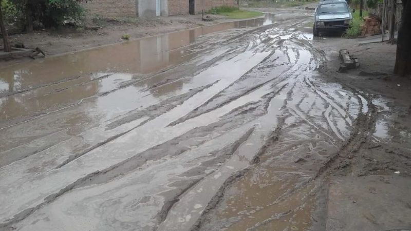 Vecinos indignados por el estado de calles