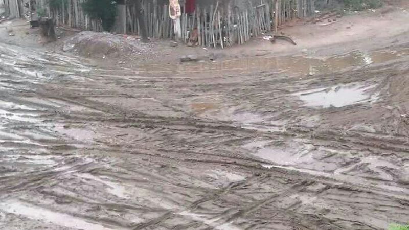 Vecinos indignados por el estado de calles