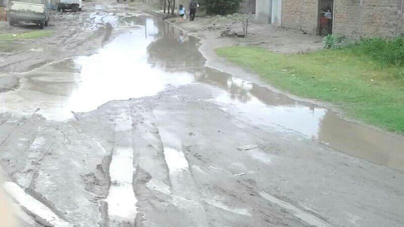 Vecinos indignados por el estado de calles