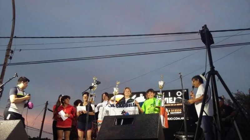 Fabricius y Dovichi ganaron la entusiasta Maratón de radio Valle Viejo
