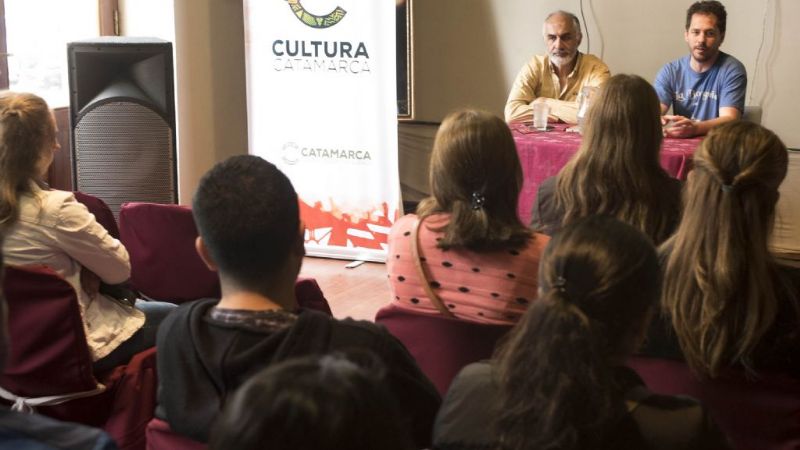 Debatieron sobre el futuro del libro en papel