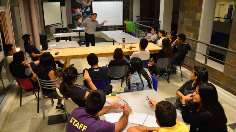 Estudiantes de la Residencia Universitaria se capacitaron en "coaching y liderazgo"