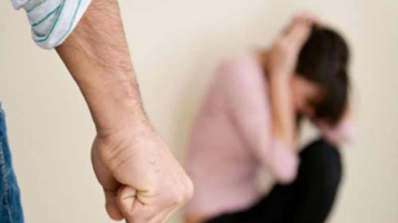 Tras una acalorada discusión, un hombre golpeó a una mujer