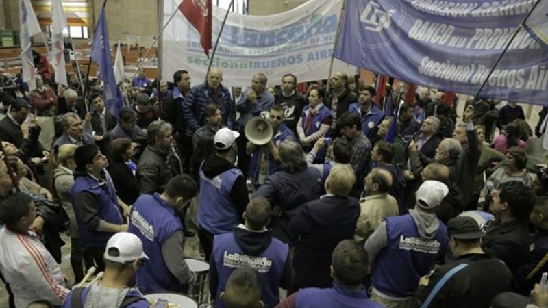 Bancarios logran compensación salarial de hasta 12.000 pesos