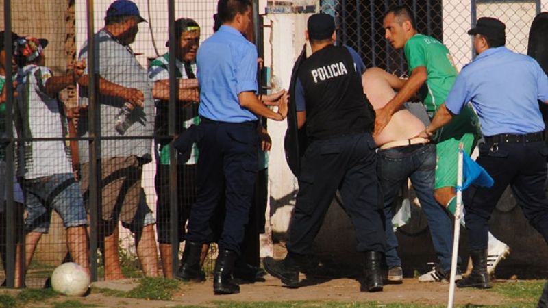 Por violentos incidentes se suspendió el partido San Martín-Sumalao