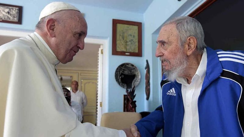 Francisco expresó su "pesar" por fallecimiento de Fidel
