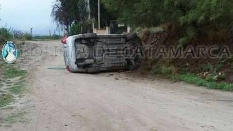 Volcó un auto en Valle Viejo