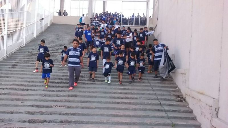 Viajaron alumnos de la Escuela de Fútbol “La Victoria”