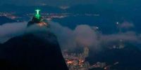 LA BAHÍA DE GUANABARA en Río, iluminada por el Cristo 