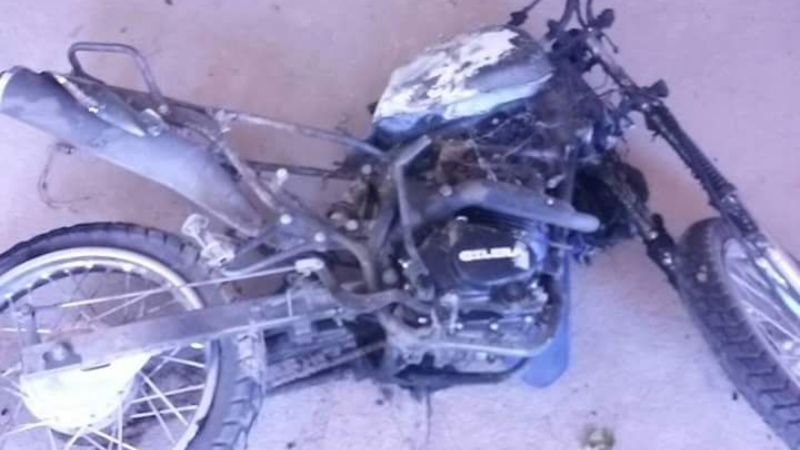 Le quemaron la moto y pide justicia