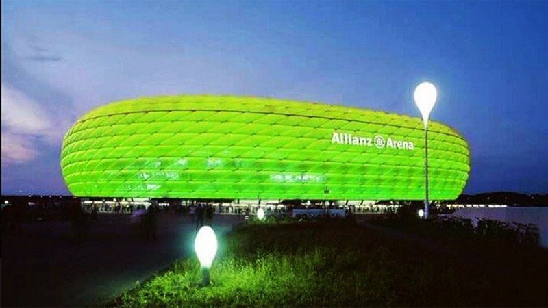 Todo el mundo iluminado con los colores del Chapecoense
