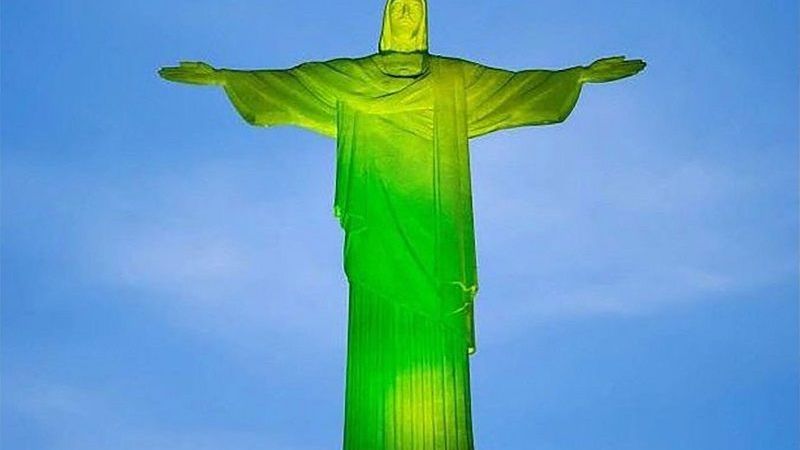 Todo el mundo iluminado con los colores del Chapecoense