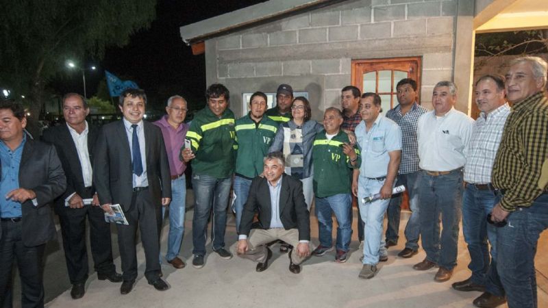 Lucía inauguró una obra vial y entregó viviendas rurales en Tinogasta