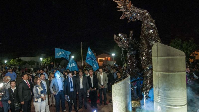 Lucía inauguró una obra vial y entregó viviendas rurales en Tinogasta