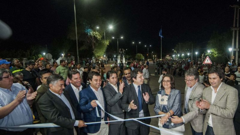 Lucía inauguró una obra vial y entregó viviendas rurales en Tinogasta