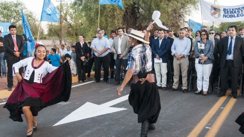 Lucía inauguró una obra vial y entregó viviendas rurales en Tinogasta
