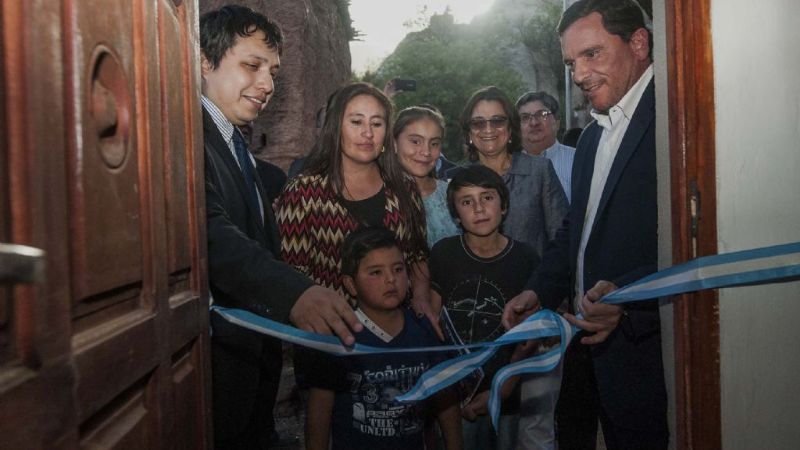 Lucía inauguró una obra vial y entregó viviendas rurales en Tinogasta