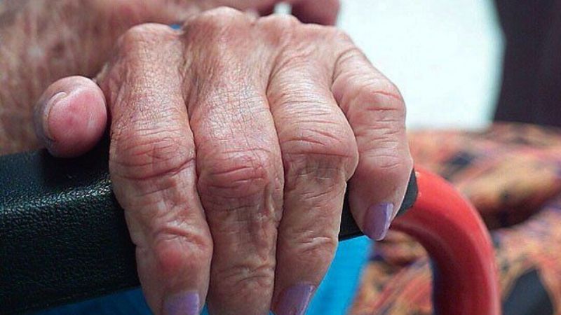 Joven amenazó a su abuela y le rompió la puerta de la casa